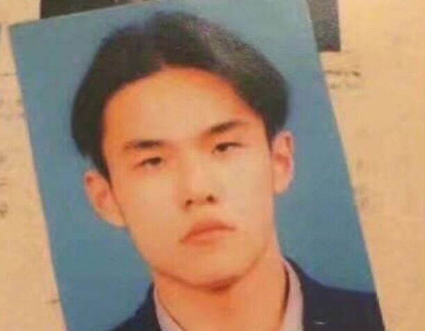 周杰伦中学时期照片曝光当时的他跟帅完全不沾边