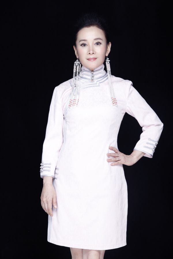 封面人物永远微笑的双料影后娜仁花