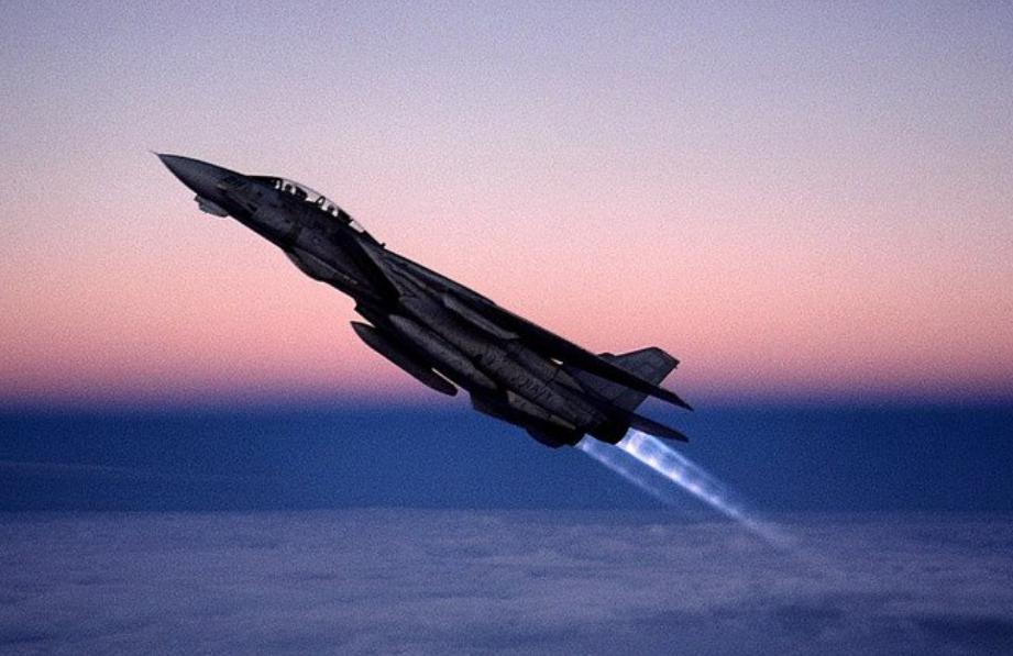 战斗机百公里耗油多少钱?飞两分钟能让你破产