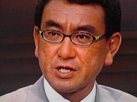 对父亲谈话支支吾吾,日本新外相数典忘祖