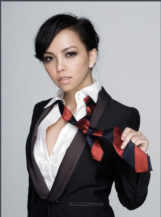 张惠妹已经胖得无法用语言形容了,小s表情透露了这