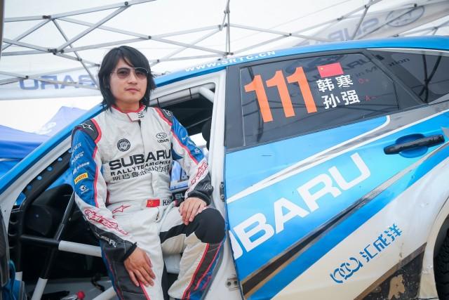 汽车看点 自媒体 正文 马青骅,出生于上海,8岁起开始练习赛车,12岁时