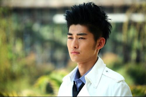 从慕容云海到《战狼2》,张翰到底有多喜欢演贵公子