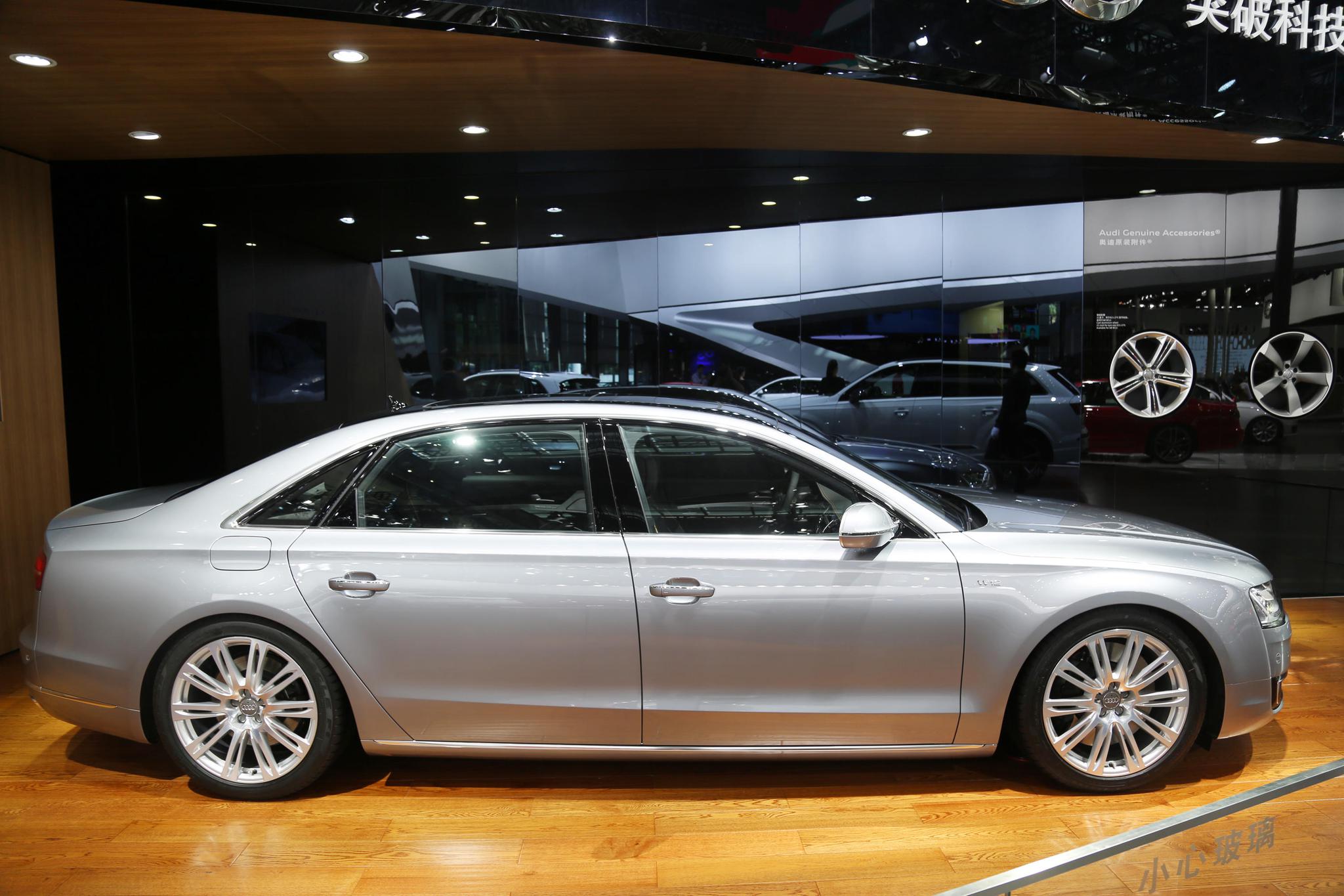 奥迪a8l w12,价值256.8万元超豪华车,车展实拍!