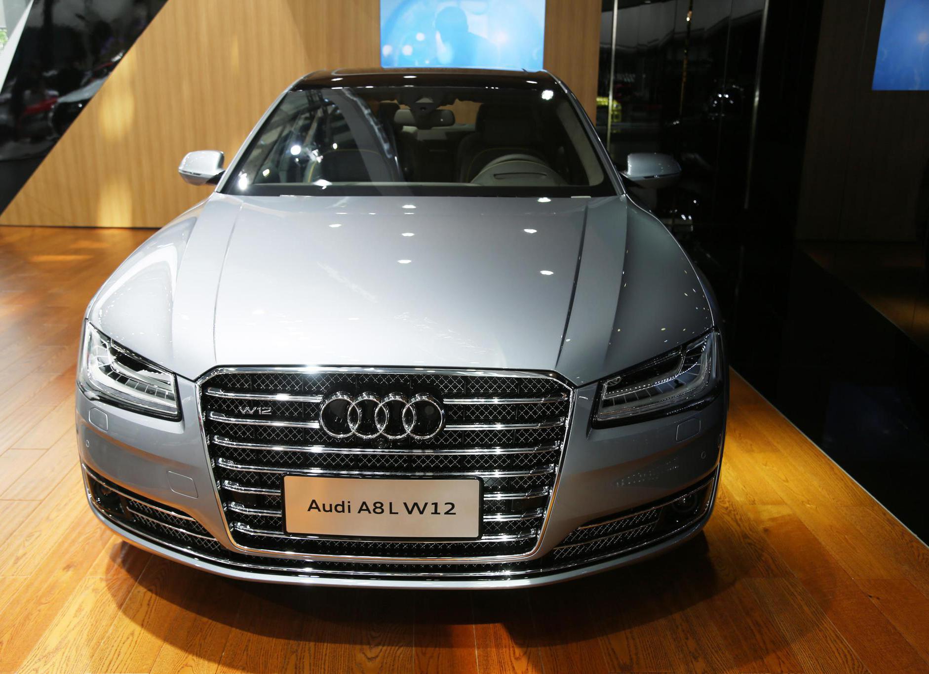 奥迪a8l w12,价值256.8万元超豪华车,车展实拍!