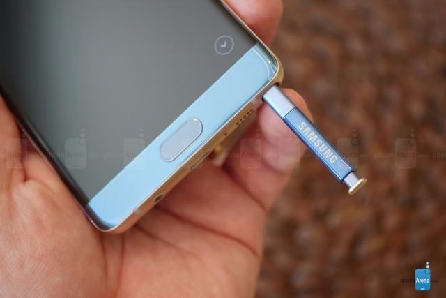 三星note fe版上手 网友:这不是小米6亮蓝吗?