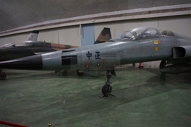 81年台军黄植诚驾战机投诚大陆:获得5000万巨额奖金