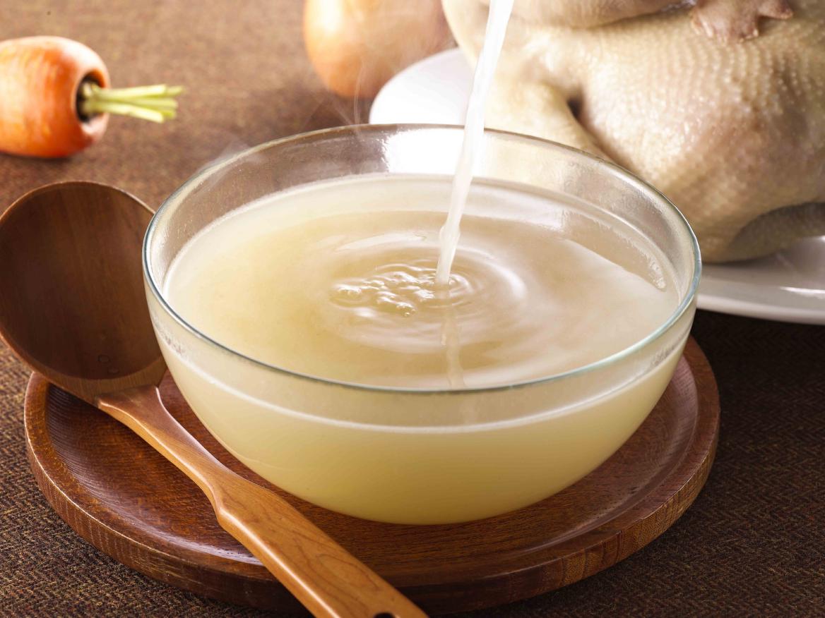 传说中的万能高汤,该怎么“吊”出来?_新浪新闻