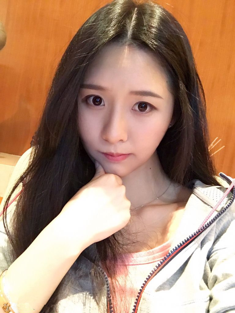 阿冷病重吊水首席土豪只知送镶钻手镯不懂陪在身边