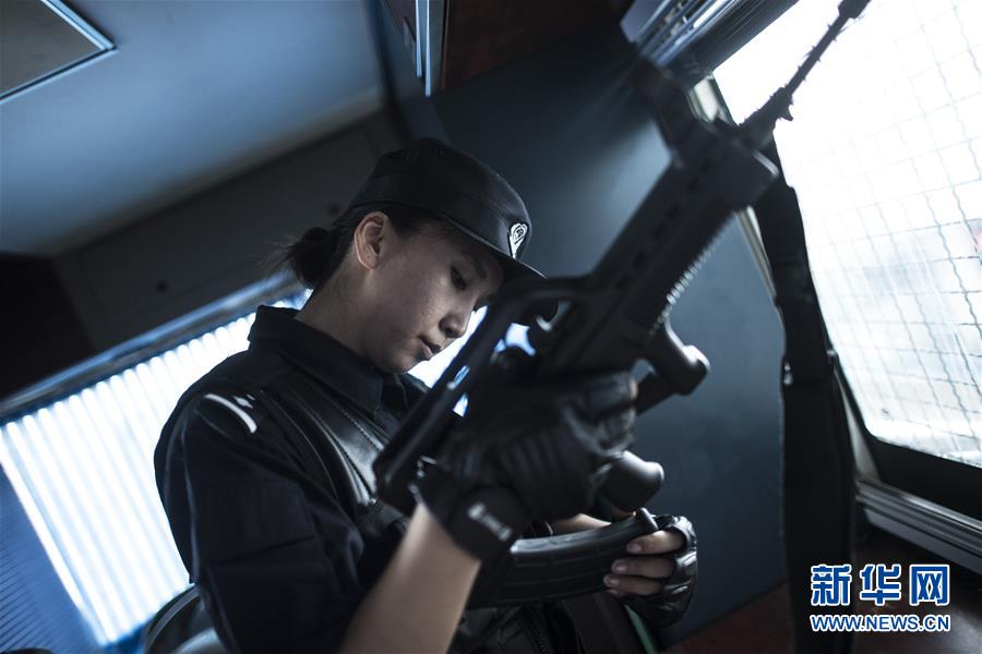 女特警李希暑运路上的侠骨柔情