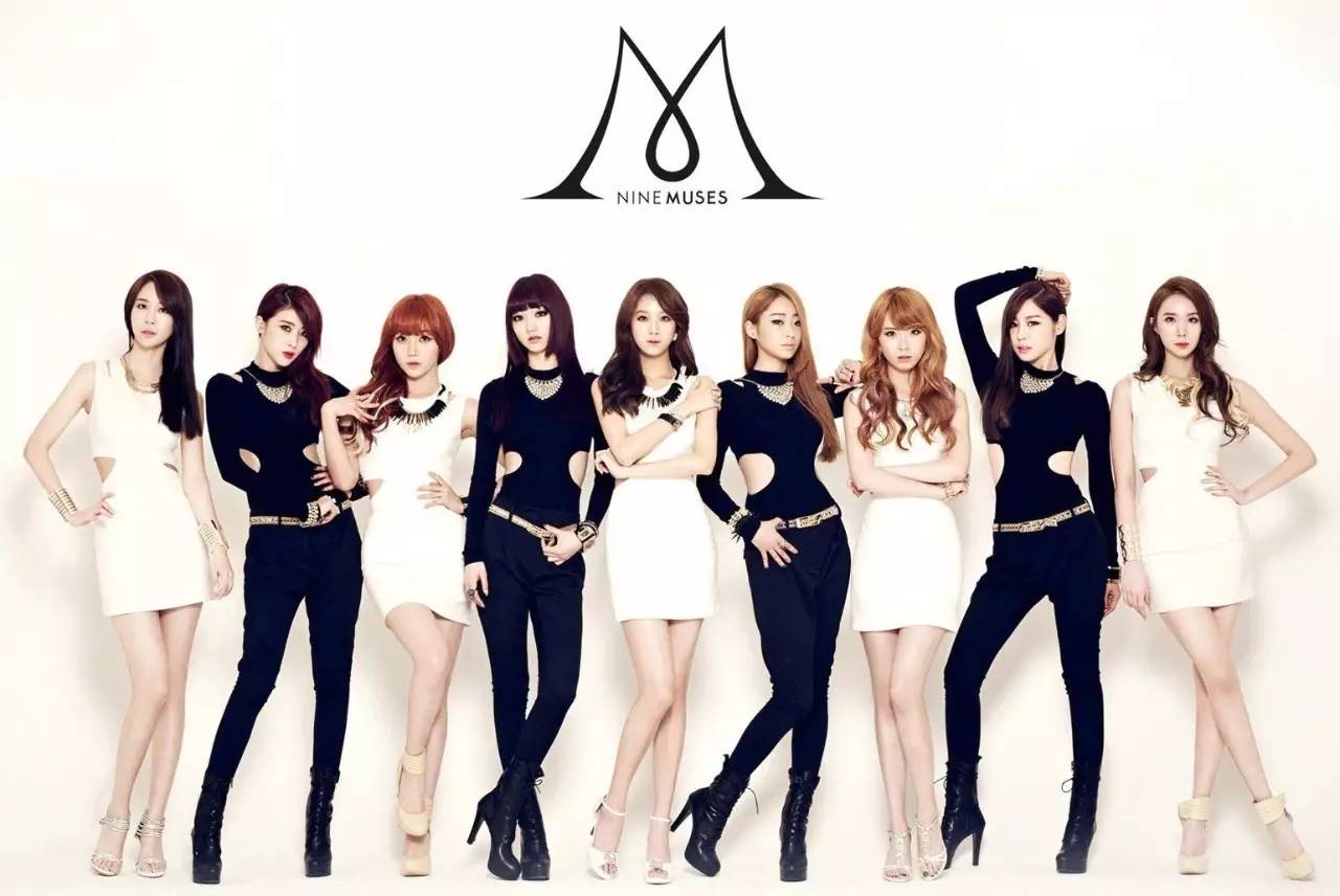 据悉,文玄雅的未婚夫比她大7岁,是一名企业家,两人的婚礼将以非公开