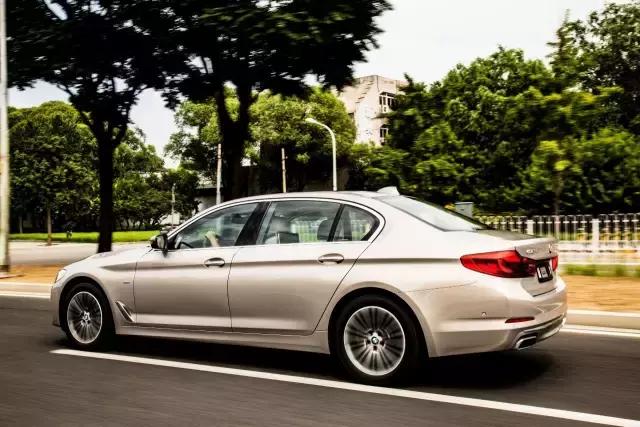 把玩地表最强国产合资车 车镜试驾宝马540li行政版