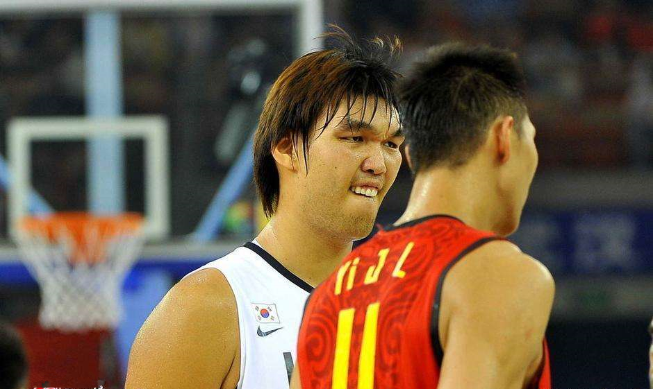 他曾是韩国第一中锋扬言打爆姚明,人丑但老婆却很美|姚明|河升镇|韩国