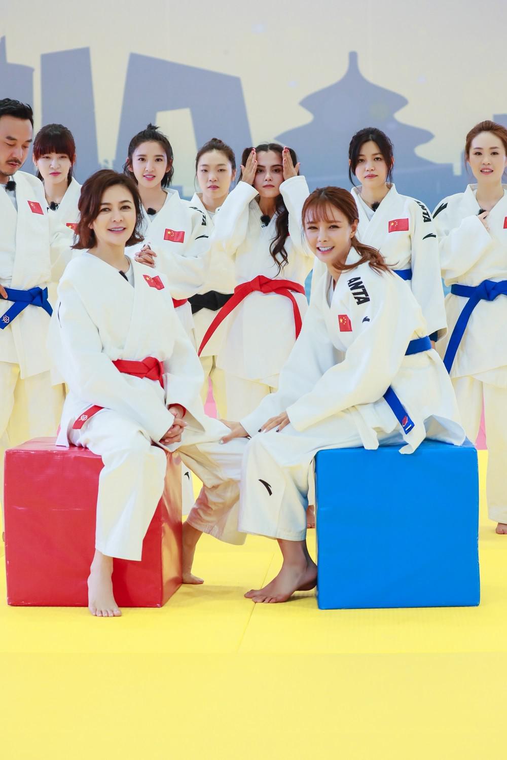 我们来了210美女走秀关之琳示范独家防身术