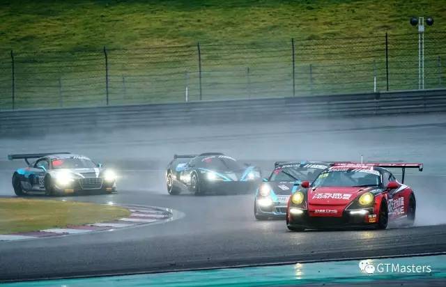 GTMasters上海站雨战首回合梅赛德斯包揽冠亚军