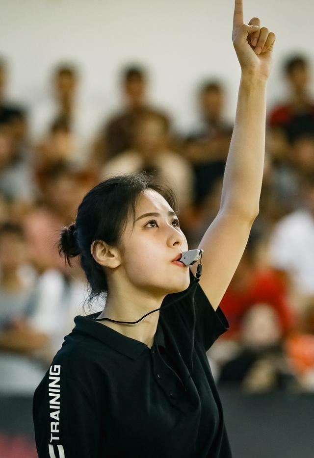 中国最美女裁判,2人来自台球界,1人被称为赤木晴子