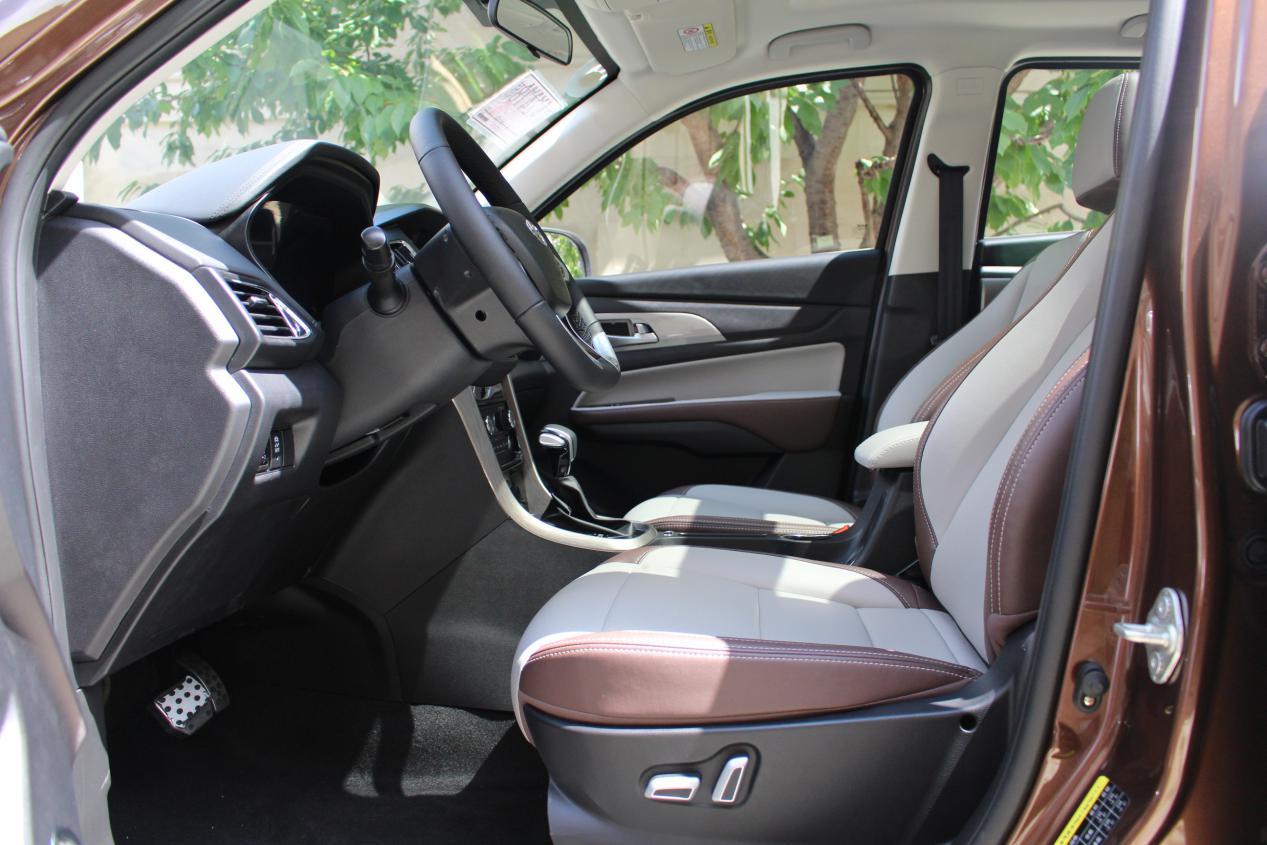 8万元就开回家的实用suv 试驾北汽幻速s5 cvt车型