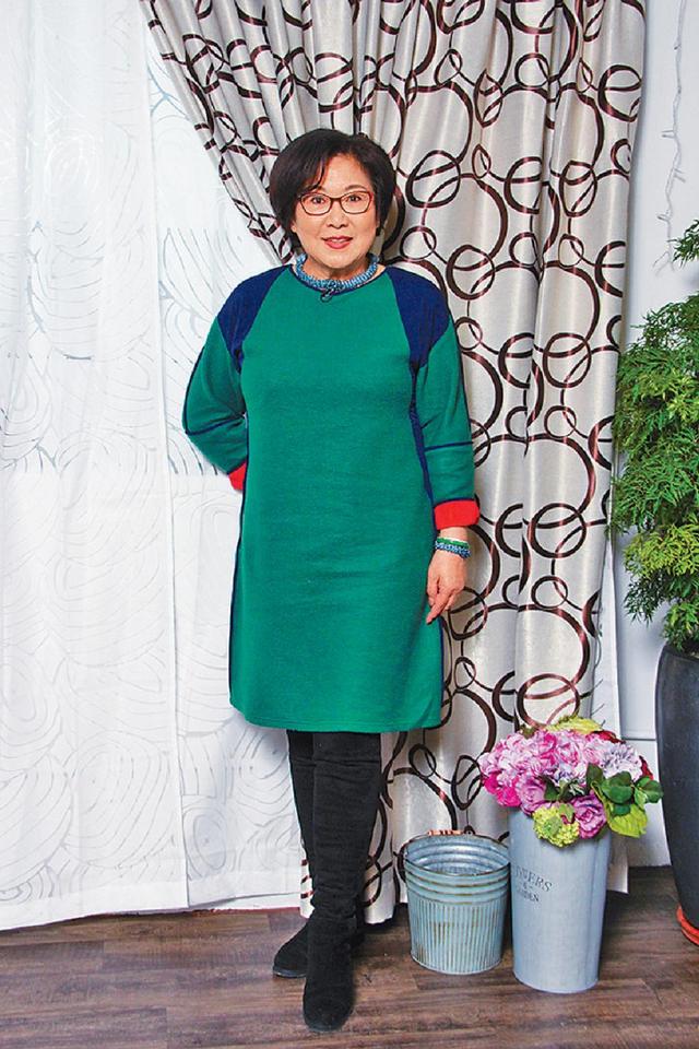 香港公主67岁李司棋近照,两次失败婚姻一次抗癌,为父亲遗愿嫁人