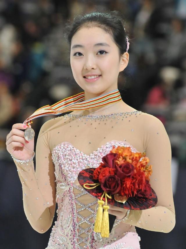 李子君1996年出生于吉林省长春市,身高165cm,中国花样滑冰运动员.