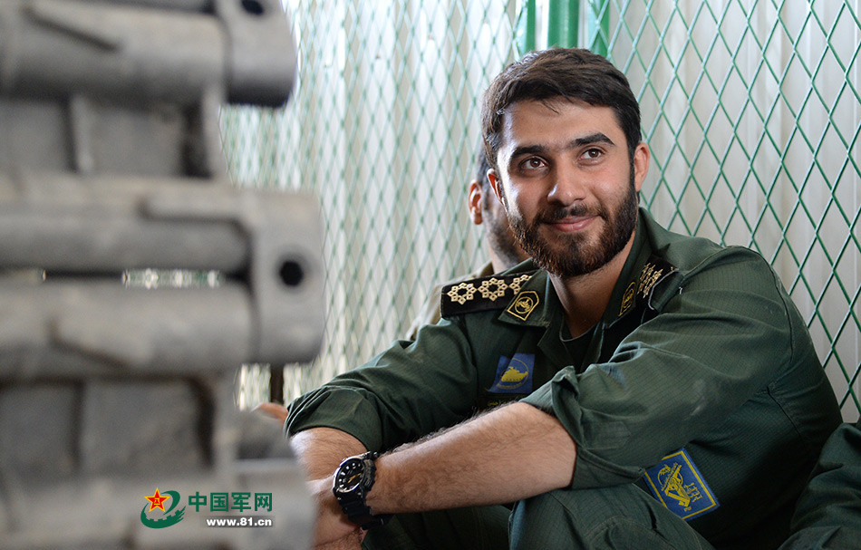 中国记者镜头中的伊朗军人[组图]