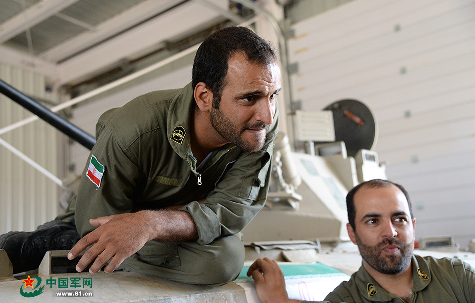 中国记者镜头中的伊朗军人[组图]