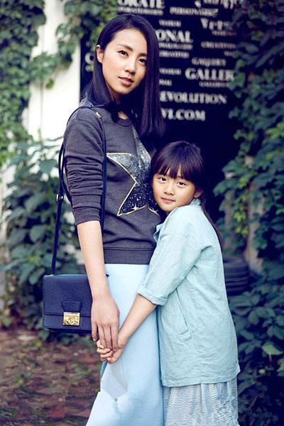 孙莉女儿穿亲子装过周末一家子颜值逆天啥时间晒儿子
