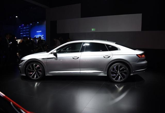 这才是最美大众车，30万轿跑造型，还买什么宝马3系