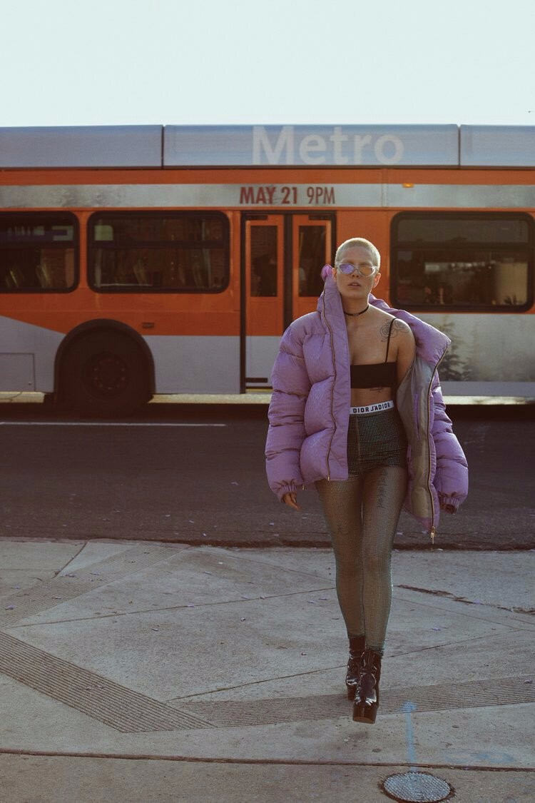 halsey为《flaunt》杂志拍摄的封面及写真图释出!