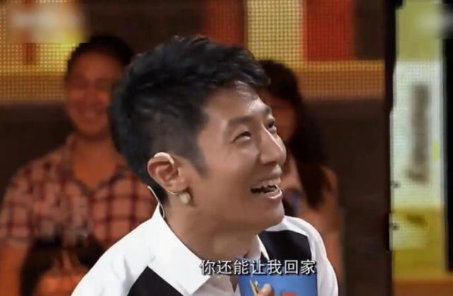 撒贝宁向吴京扮坏孩子 吴京问想轮椅还是救护车回家