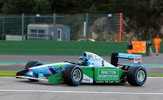 终于坐上父亲的座驾,米克·舒马赫测试贝纳通b194