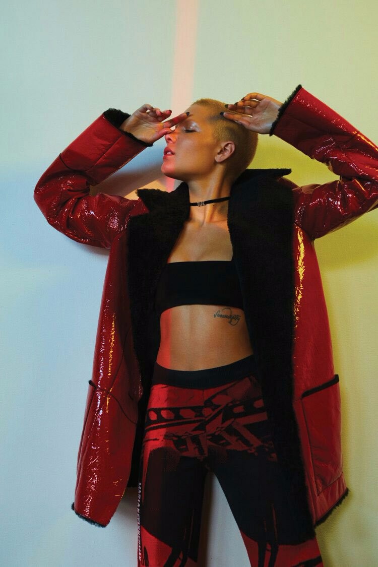 halsey为《flaunt》杂志拍摄的封面及写真图释出!