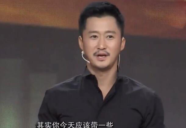 撒贝宁向吴京扮坏孩子 吴京问想轮椅还是救护车回家