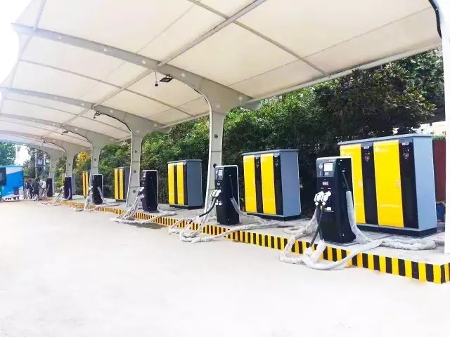 徐晓书记到访星星充电并召开常州市青年企业家座谈会