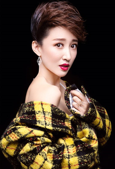 宋宁,沈阳人,内地女演员,毕业于中戏,就颜值而言,我个人觉得比贾玲
