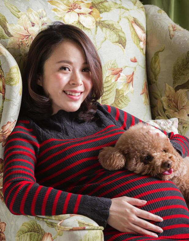 她当红时恋上大21岁大叔被抛弃,如今嫁导演怀二胎