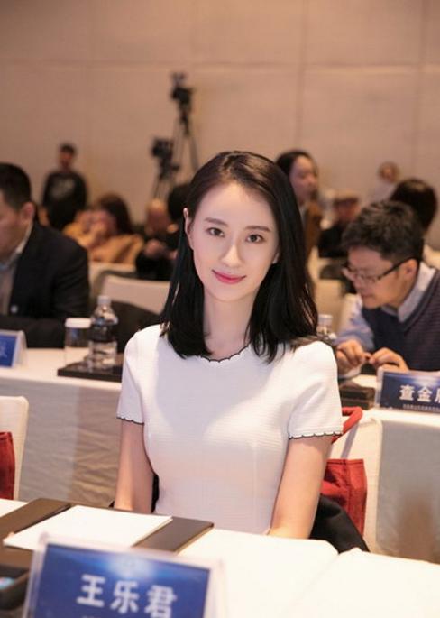 被胡歌亲了一下就被人各种骂,但胡歌却十分疼她|胡歌|王乐君|剧中