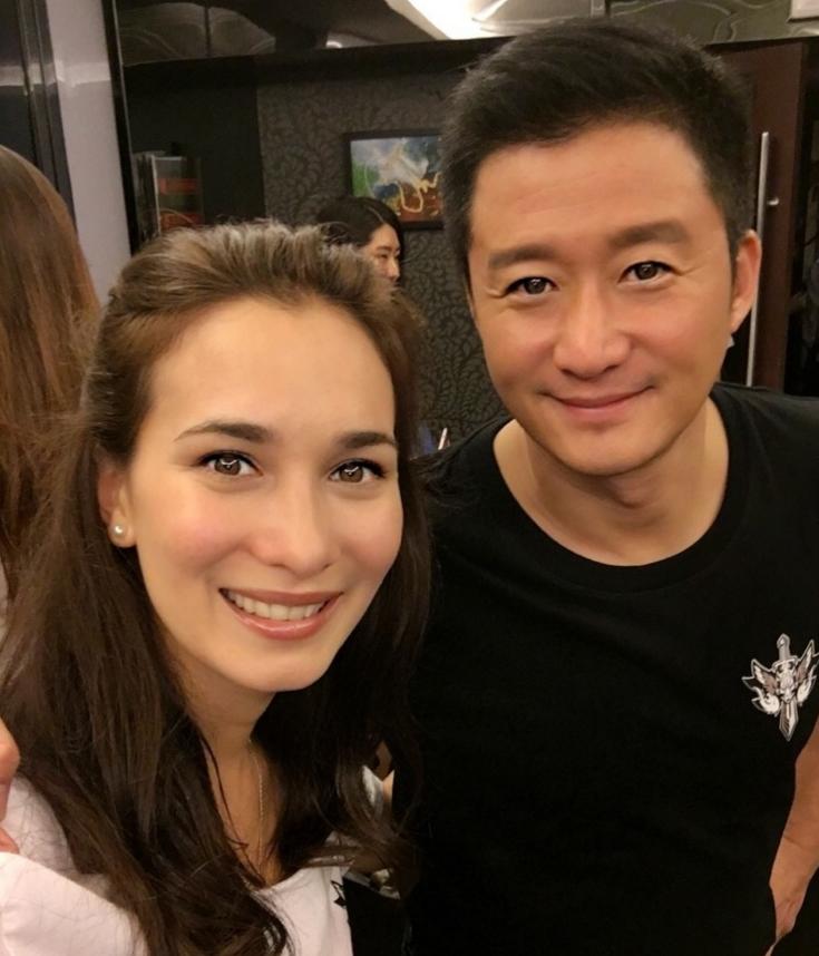 卢靖姗穿了一款全透明的裙子!吴京羞得不敢看她!