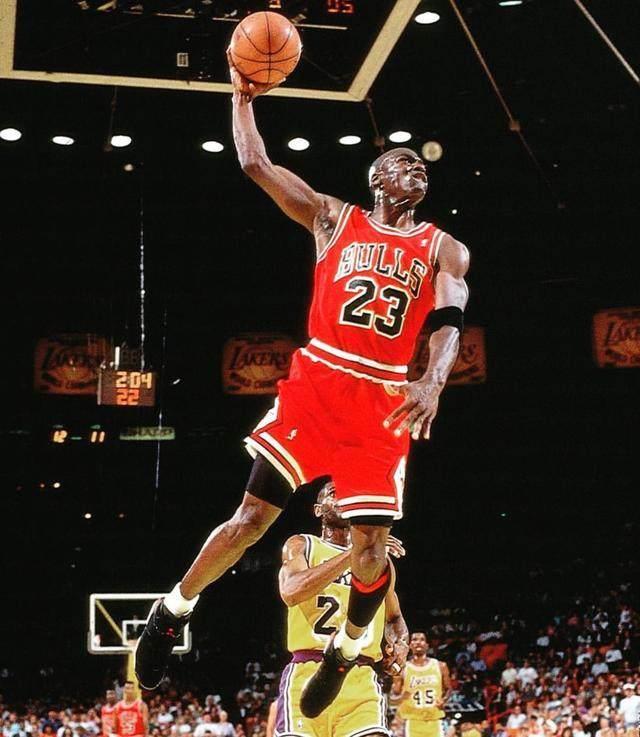 乔丹6次NBA总决赛数据对比,93年对太阳场均4