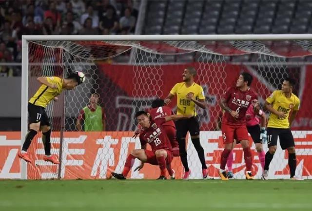 足协杯:申花踢中甲队失水准,恒大替补中超第一