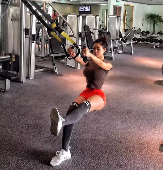 健美小姐被赞东方卡戴珊,擅长拳击崇拜邹市明帕奎奥