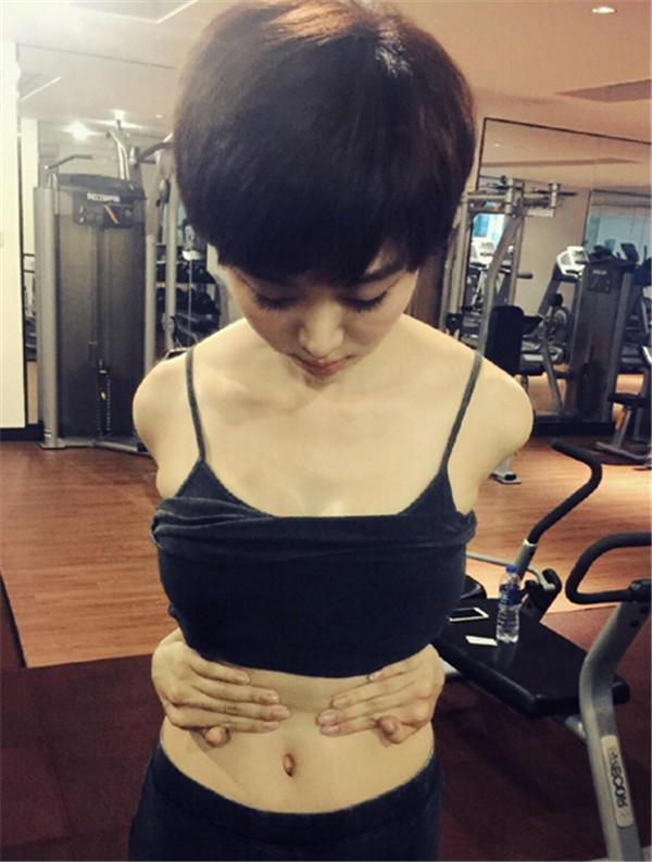 她是朱雨辰前女友宋丹丹干女儿整容路上越走越远