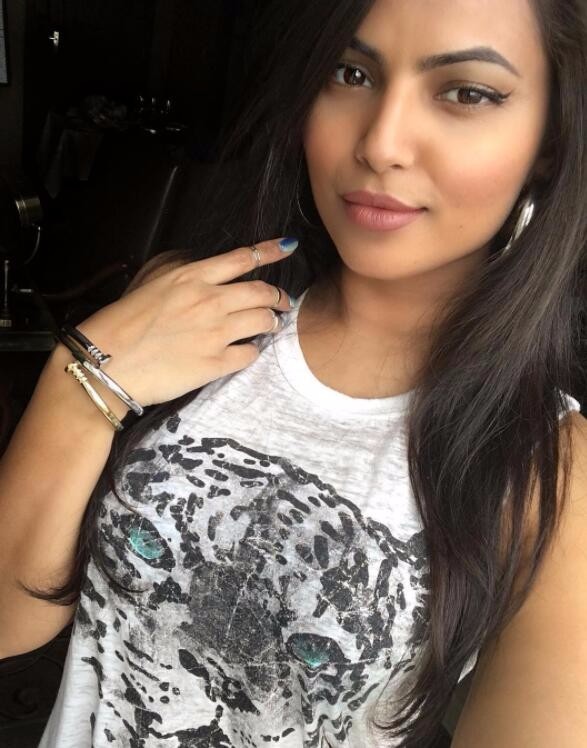 灰熊主帅菲兹戴尔妻子:超高颜值 身材火辣_新浪看点