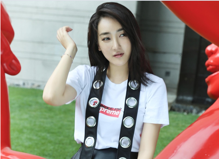 她演过壮士出川中的郑桂芳拍性感迷人写真她是谁