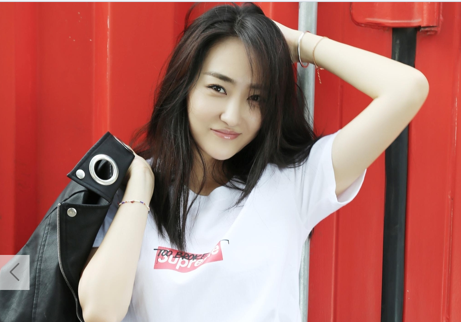 她演过壮士出川中的郑桂芳拍性感迷人写真她是谁