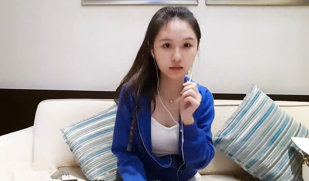 阿冷无惧丑照节奏大胆秀美腿 粉丝直言将力挺冷宝