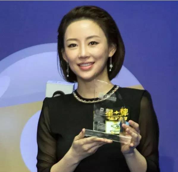 潘晓婷引偷瞄,第一美不输范冰冰,九球天后还单着