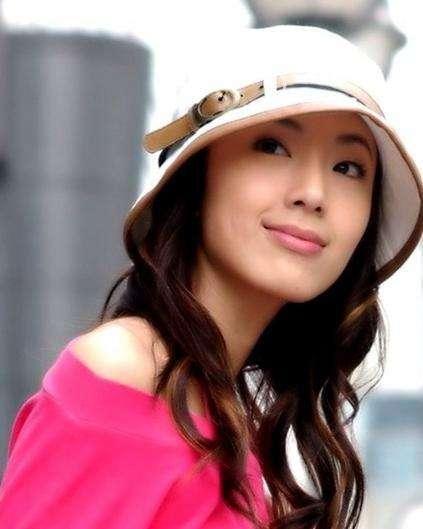 她是黄晓明前女友,下嗲女光环的她才是真正的女神