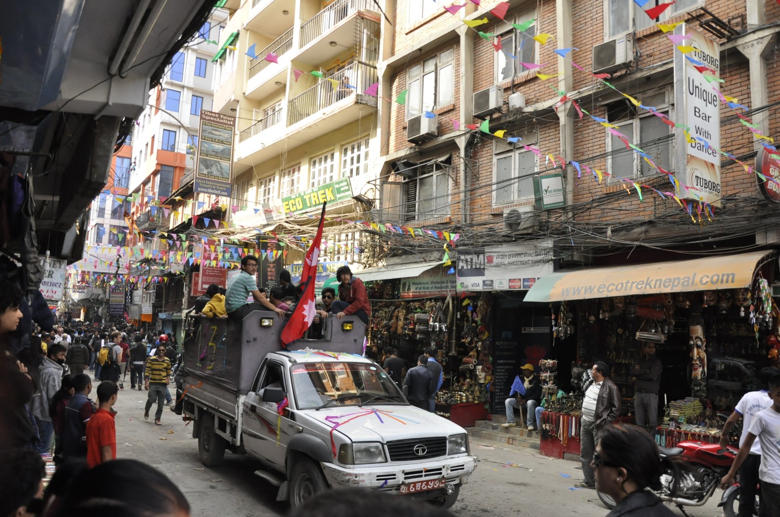 尼泊尔最繁华的泰米尔街，各国背包客最爱去的地方|米尔|尼泊尔|繁华_新浪新闻