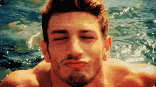 这套训练总共由12个动作组成，我们先来看看动作分解。