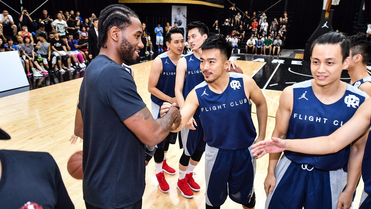 伦纳德中国行大秀罕见迷人微笑 吉诺比利表示中邪了